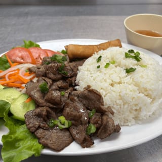 Grilled Beef & Egg Roll Plate